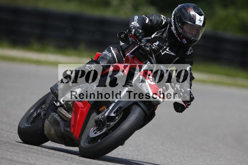 /Archiv-2024/29 12.06.2024 MOTO.CH Track Day ADR/Gruppe blau/35